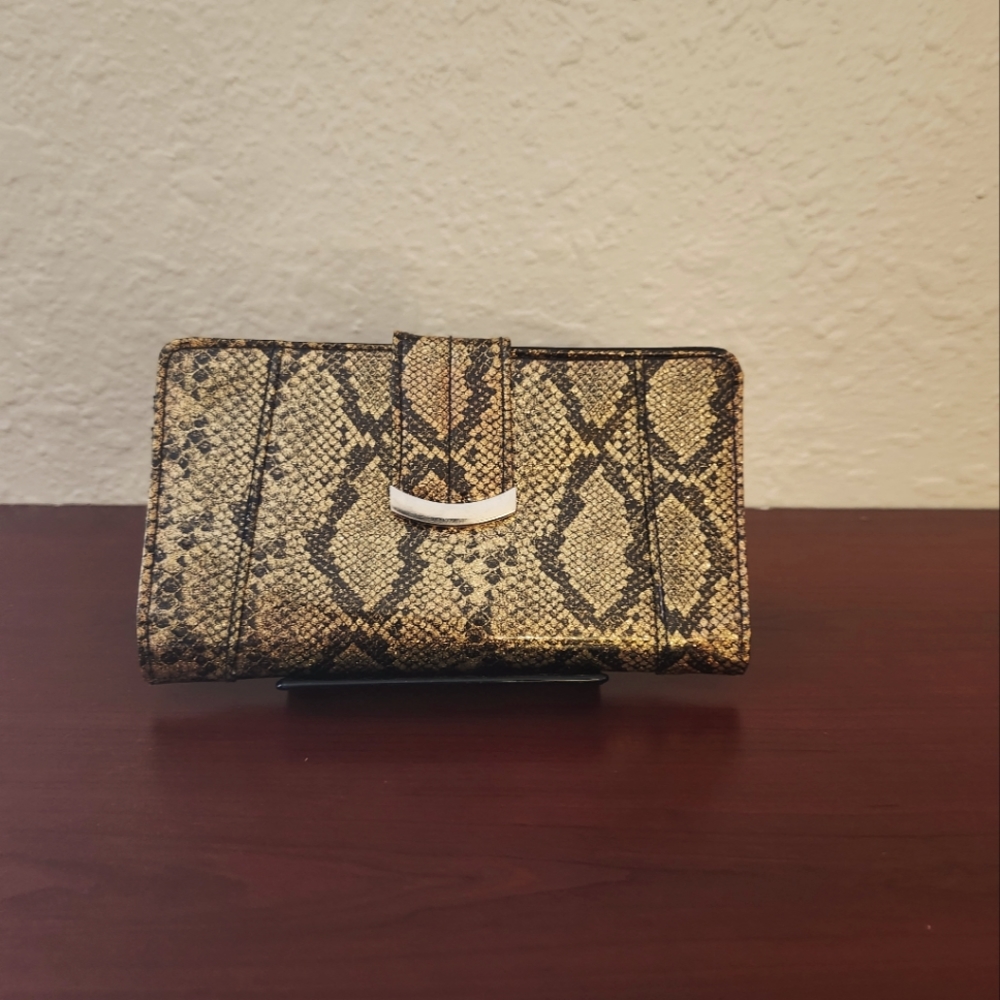 No brand, glitery/patent leather ladies wallet, dark brown/tan colors